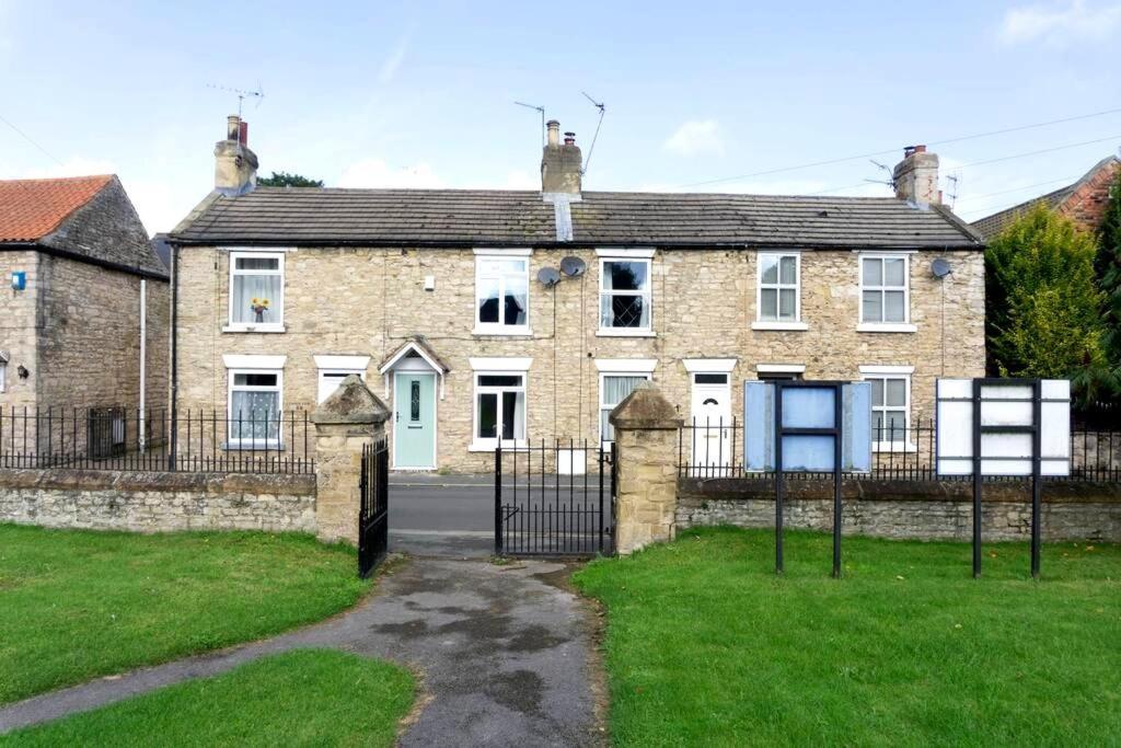 Country Cottage With Church View And Fireplace Near Leeds & York Leeds (West Yorkshire) Exterior foto